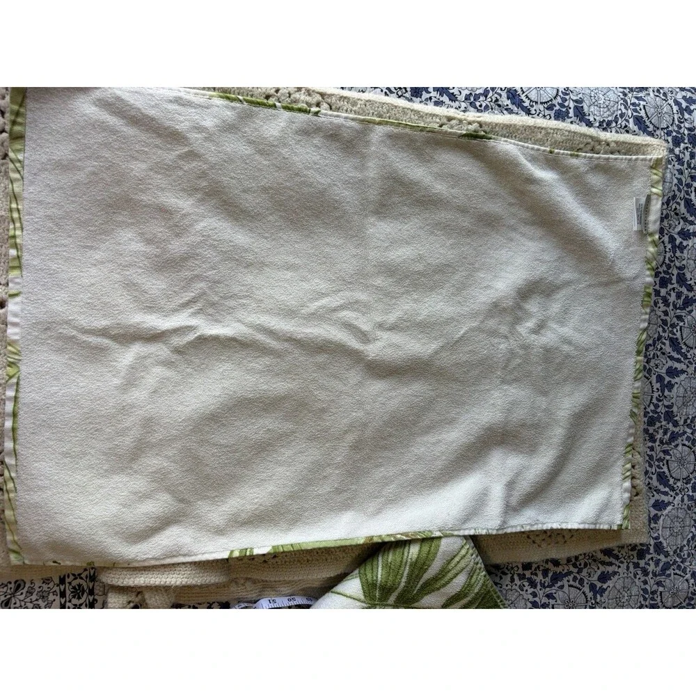 Pottery Barn Tropical Palm Leaf Textured Cotton Hand Towels  17 x 28 in GUC